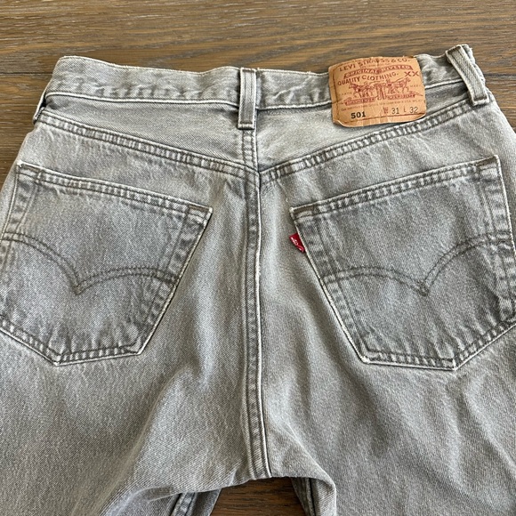 Levi’s 501 Button fly jeans 31x32 in grey - FITS TIGHTER - Picture 3 of 10